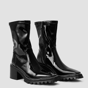 BRAND NEW Lattelier Silver Rhinestone Women Boots black size 5